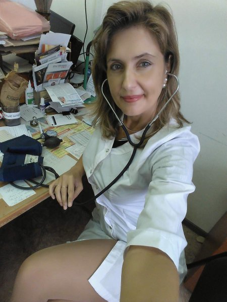 Женщина медсестра