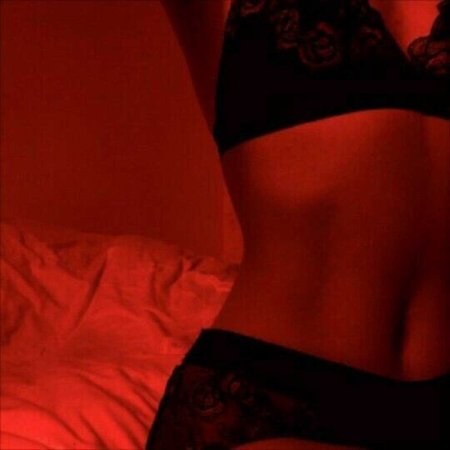 Фигуры девушек без головы