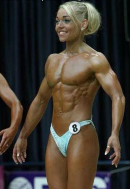 Маленькая накаченная женщина