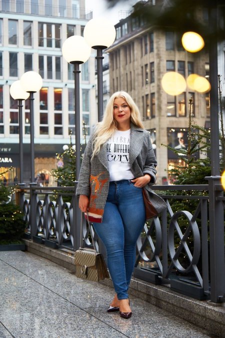 Джулия кэш плюс сайз