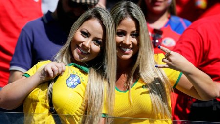 Болельщицы сборной Бразилии 2002