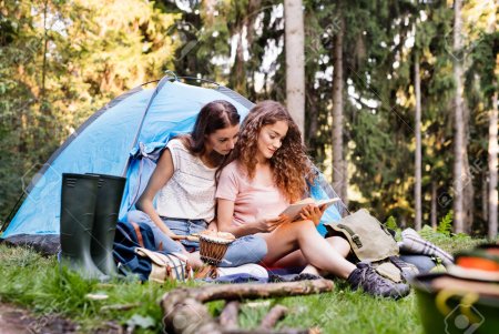 Девочки в лесу поход