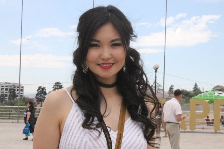 Монгольская певица Наранцэцэг