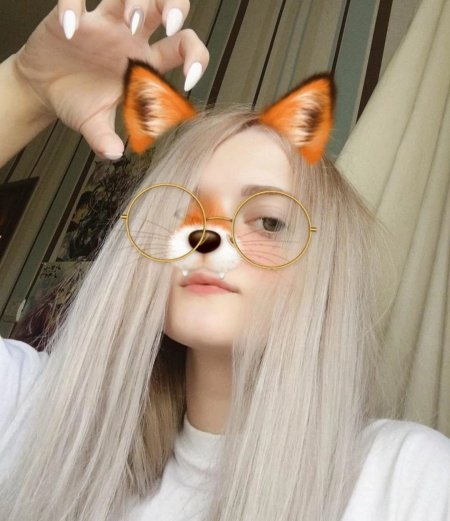 Ухо девушки