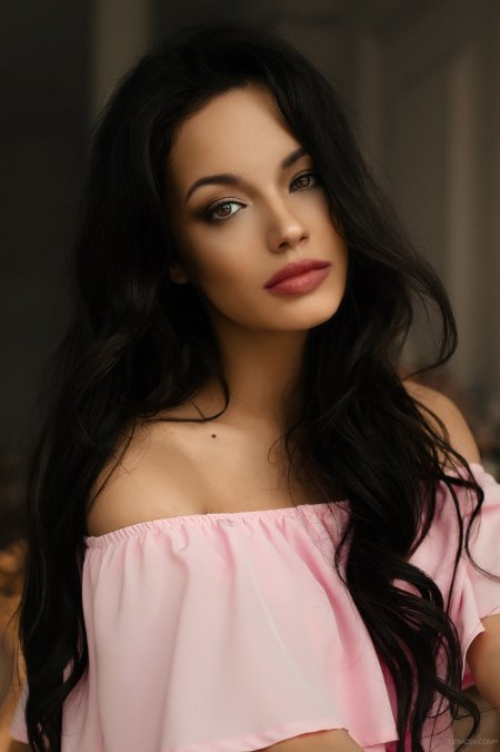 Красивые брюнетки