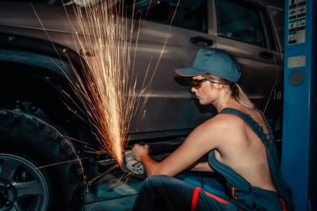 Баба с болгаркой