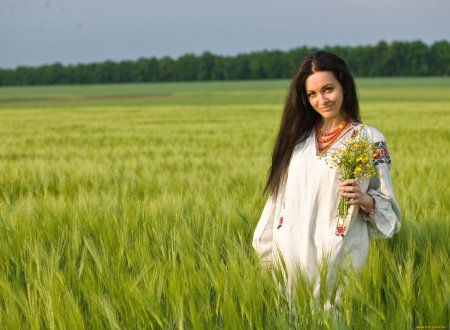 Девушка в поле