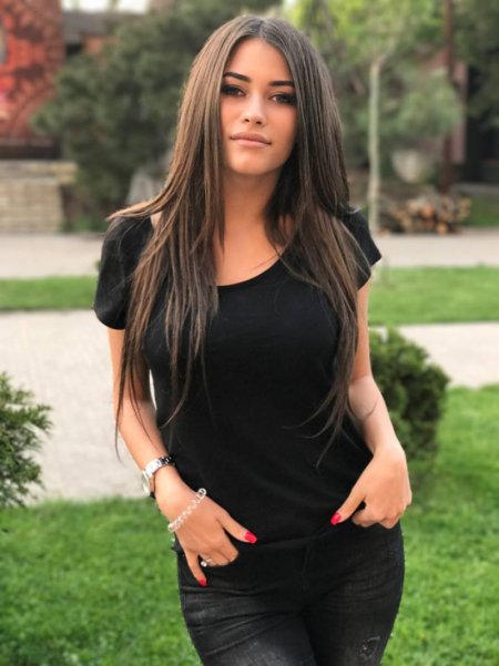 Красивые брюнетки