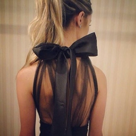 Прическа с бантом