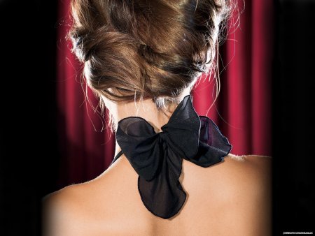 Девушка с бантиком