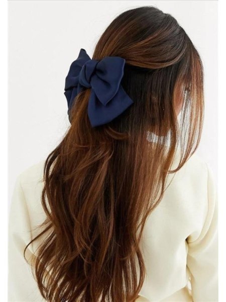 Прическа с бантиком заколкой