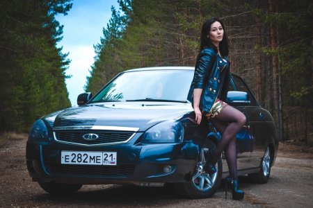 Лада Приора и девушки