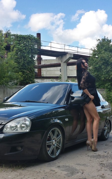 Девушка на приоре