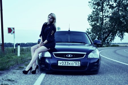 Девушка на приоре