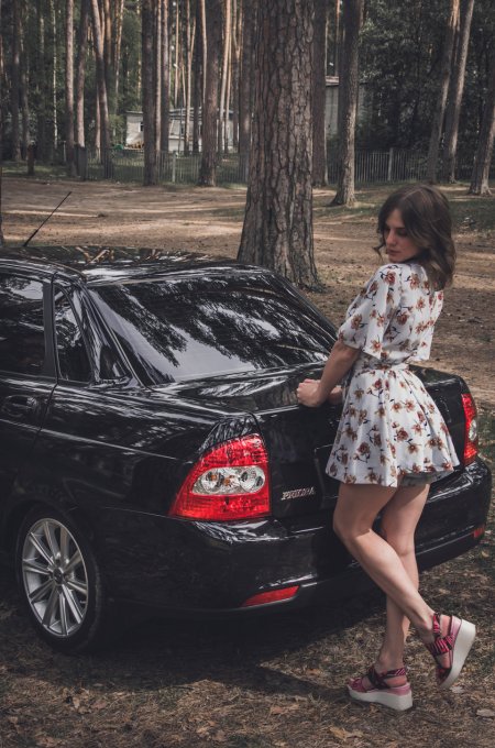 Девушка на приоре