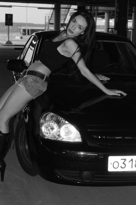 Телочка рядом с приорой