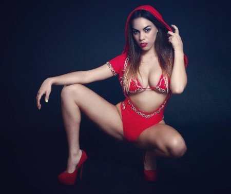 Модель Аида Мартинес