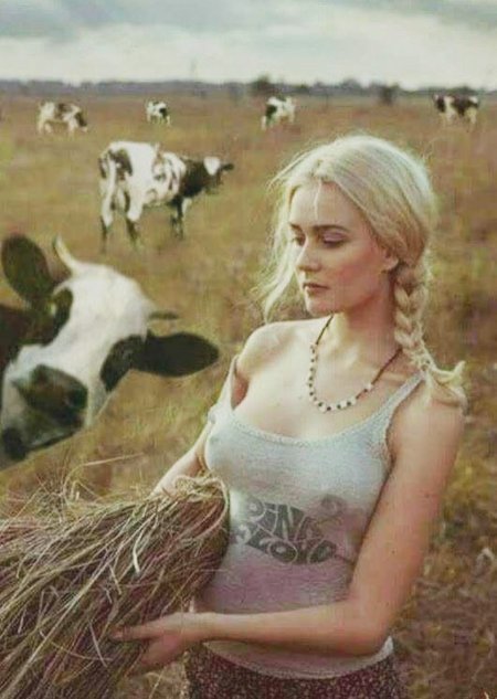 Девушка корова