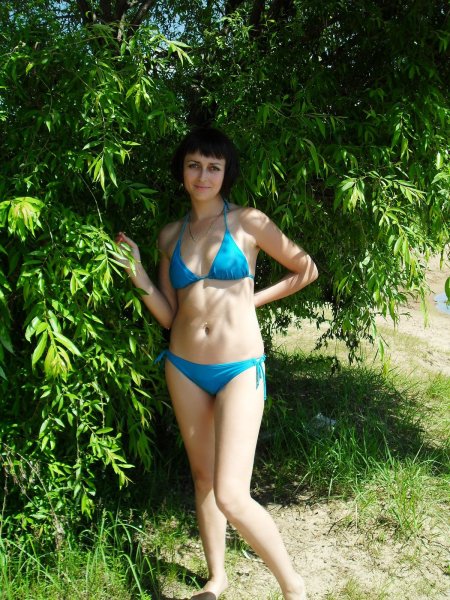 Девушки на даче в купальниках частное