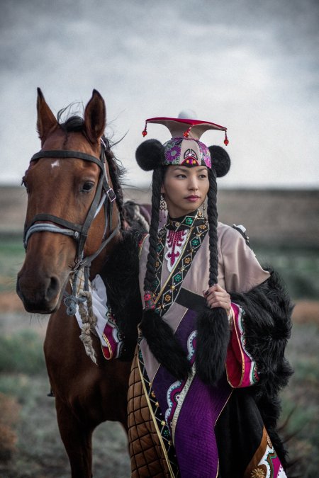 Калмык и калмычка национальные костюмы