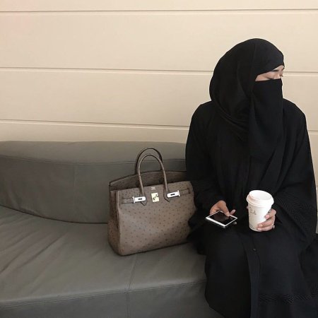 Никаб с короной