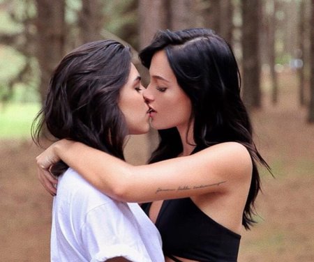 Ориана Сабатини поцелуй