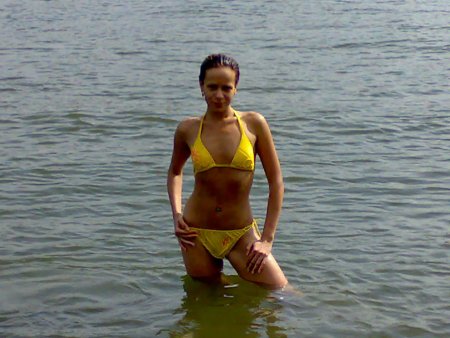 Девушка в купальнике частное