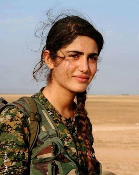 Курдская Анджелина Джоли Асия Антар