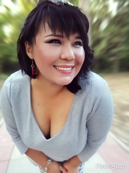 Девушки Шымкента с номерами