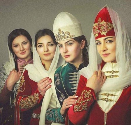 Адыгейский национальный костюм черкешенка