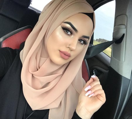 Ира Халифа hidjab