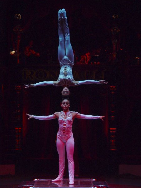 Софья Алексеева акробат