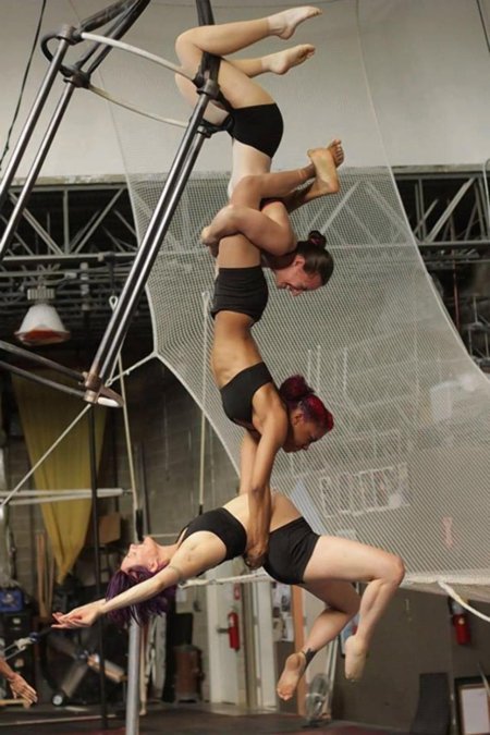 Женщины силовые акробаты