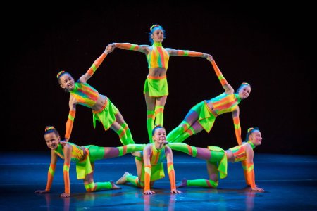 Акробатический танец