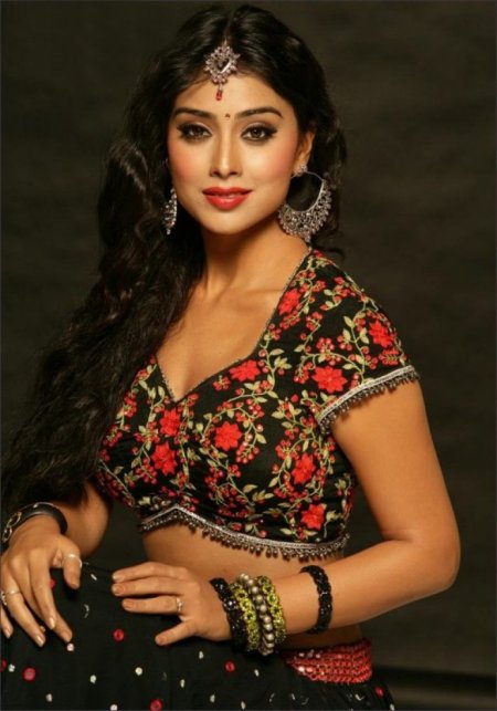 Шрия Саран украшения