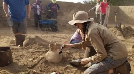 Мисс Эмили Сэндс археолог