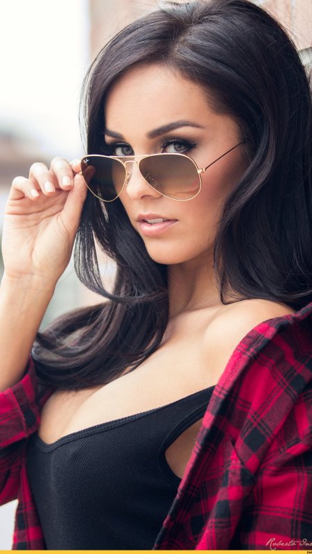 Красивые брюнетки