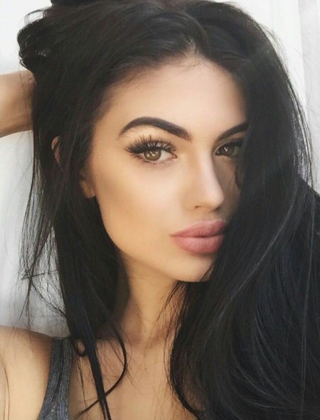 Макияж с черными волосами