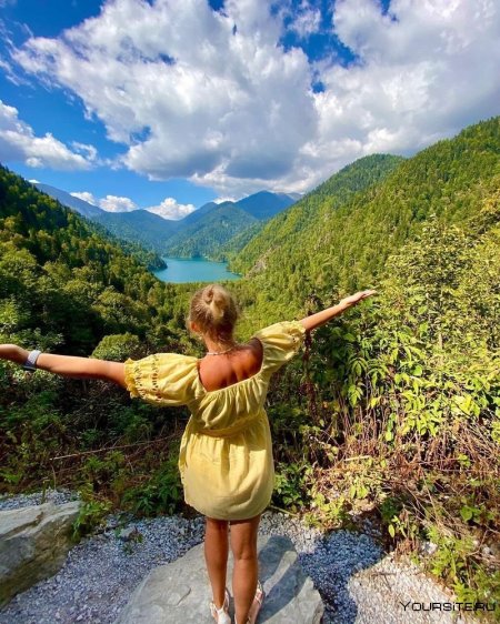 Абхазия озеро Рица туристы