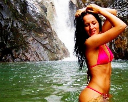 Абхазские девушки в купальнике