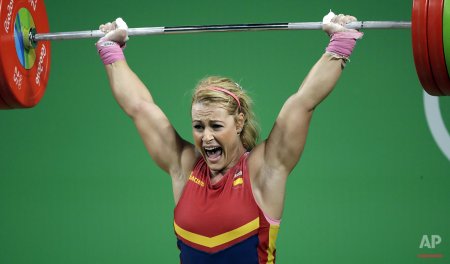 Сара Дэвис штангистка