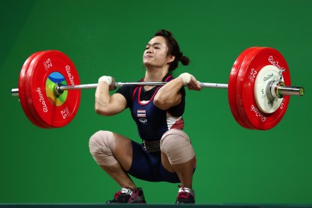 Женщина тяжелоатлетка