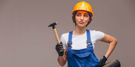 Девушка в спецодежде