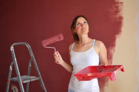 Женщина маляр
