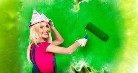 Девушка маляр