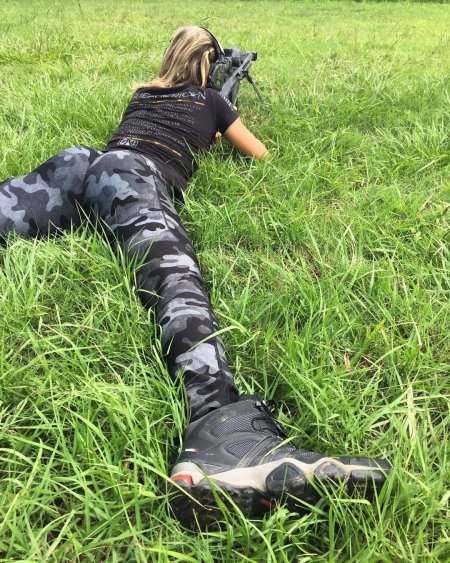 Девушка в камуфляже