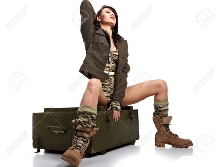 Красивые девушки в берцах