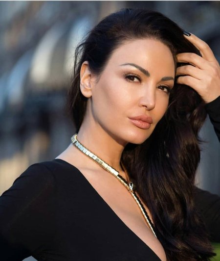 Албанка Рассел