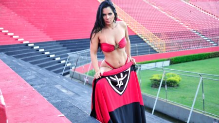 Болельщицы сборной Албании