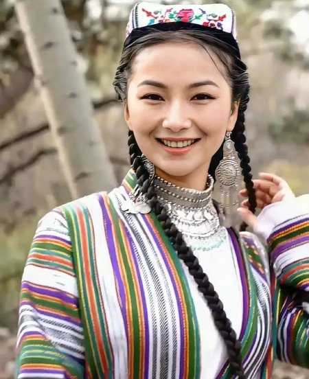 Надира уйгурка